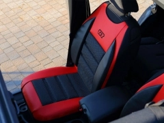 Maty samochodowe, Maty tłoczone skórzane, materiałowe.