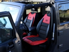 Maty samochodowe, Maty tłoczone skórzane, materiałowe.