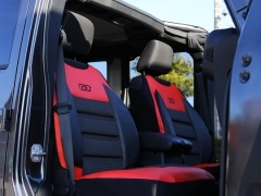 Maty samochodowe, Maty tłoczone skórzane, materiałowe.