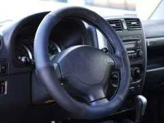 Pokrowce samochodowe, Pokrowce na kierownice skórzane w kolorze czarno - granatowy,.