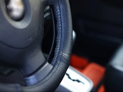 Pokrowce samochodowe, Pokrowce na kierownice skórzane w kolorze czarny,.