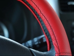 Pokrowce samochodowe, Pokrowce na kierownice skórzane w kolorze czarno - czerwony,.