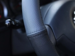 Pokrowce samochodowe, Pokrowce na kierownice skórzane w kolorze czarno - szary,.