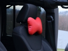 Poduszki samochodowe, Poduszki korygujące skórzane w kolorze czerwony,.