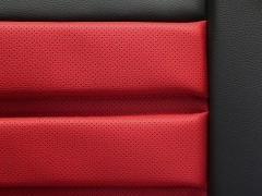 Maty samochodowe, Maty tłoczone skórzane w kolorze czerwony,.