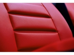 Maty samochodowe, Maty tłoczone skórzane w kolorze czerwony,.