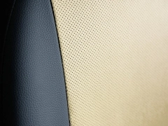 Pokrowce samochodowe do Toyota Corolla Cross Hybrid (2022-...). Pokrowce miarowe skórzane w kolorze beżowy, pasują do Toyota Corolla Cross Hybrid (2022-...).